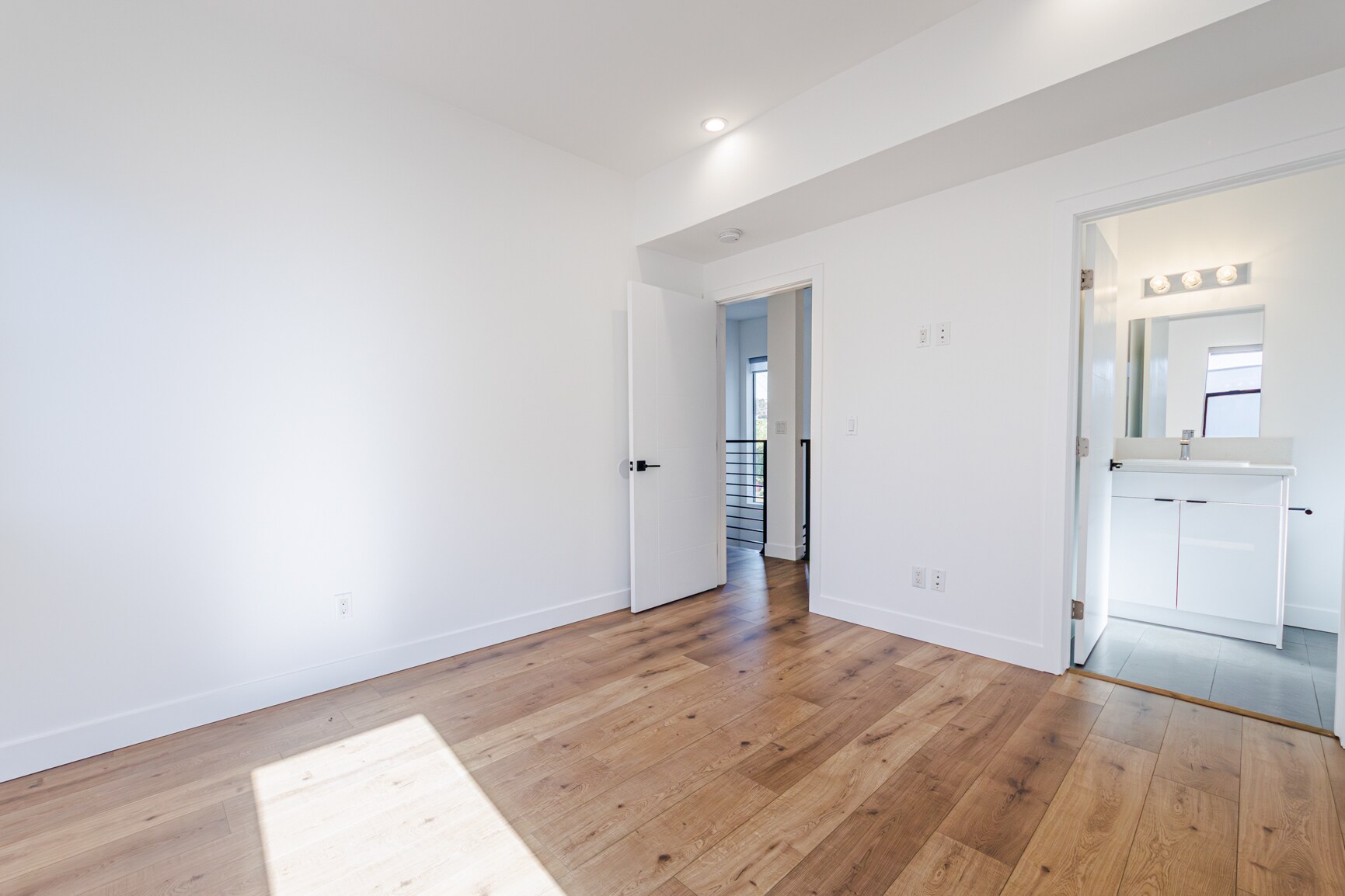 Building Photo - 705 N Benton Way