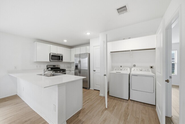 Building Photo - 7335 Greenbriar Cayon Ln