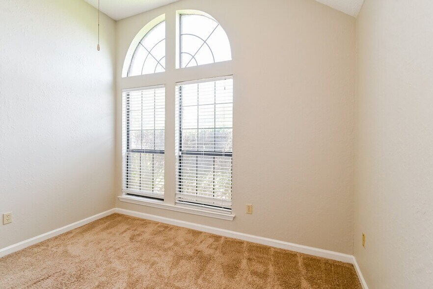 Building Photo - 6690 Autumn Wood Cove