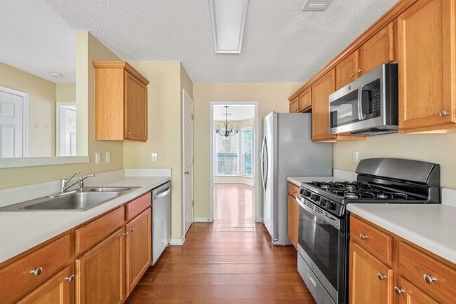 Building Photo - 3325 Ridgefair Dr