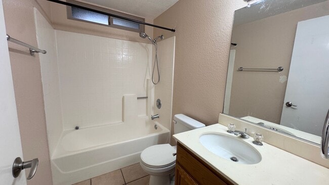 Building Photo - 2 bedroom condo in San Marcos