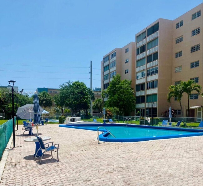 Primary Photo - 320 NE 12th Ave