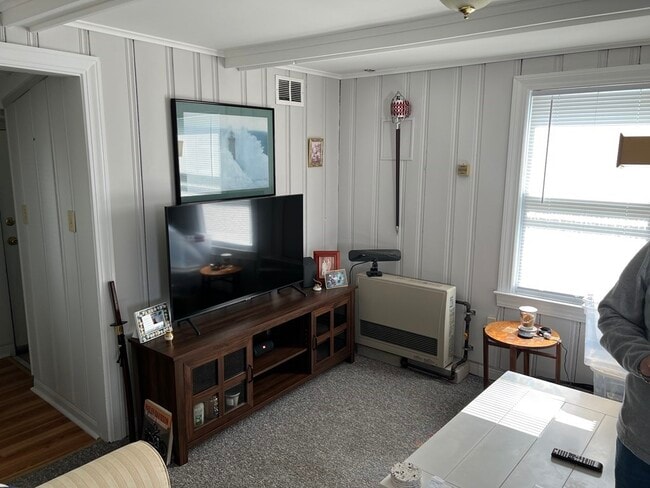 Building Photo - 21 Siren St