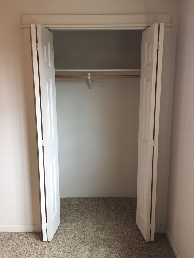 Building Photo - Spacious home in desirable neighborhood in Creswell, OR.