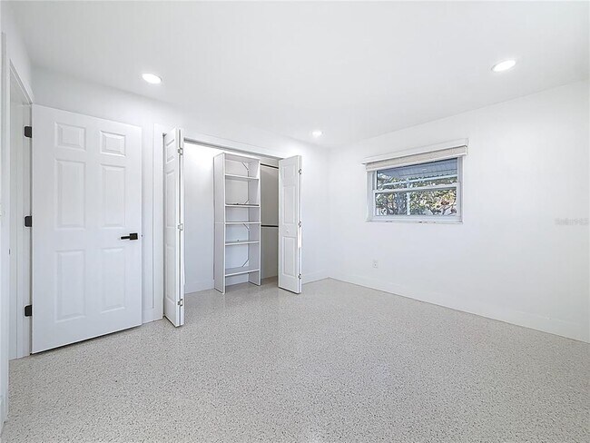 Building Photo - 2161 Edythe Dr