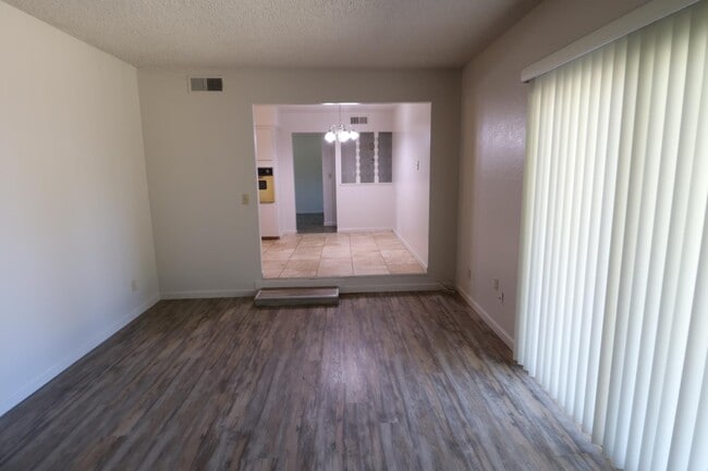 Building Photo - 3342 W Oswego Ave