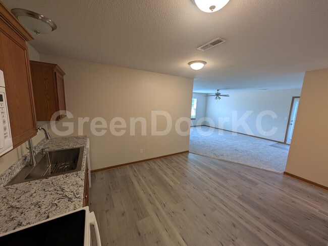 Building Photo - 900 Fall Mdw Ln