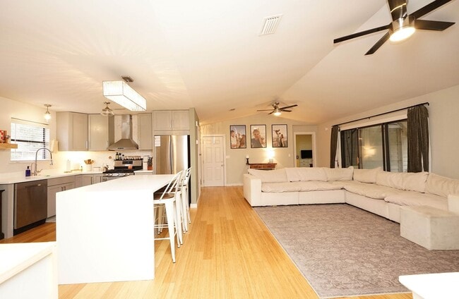 Building Photo - Great Location in Niceville