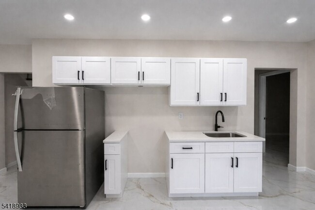 Building Photo - 310 Winans Ave