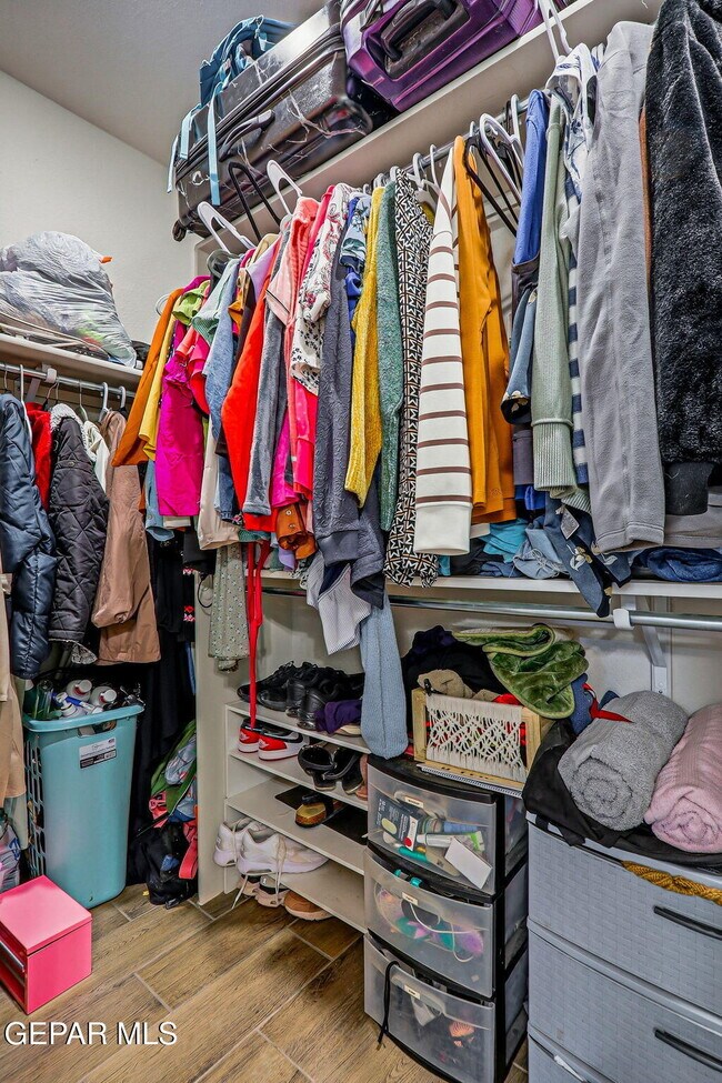 Building Photo - 6166 Hidden Psge Ave