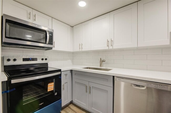 Building Photo - 565 NW 97th Ave