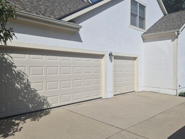 Building Photo - 6237 Muirloch Ct S