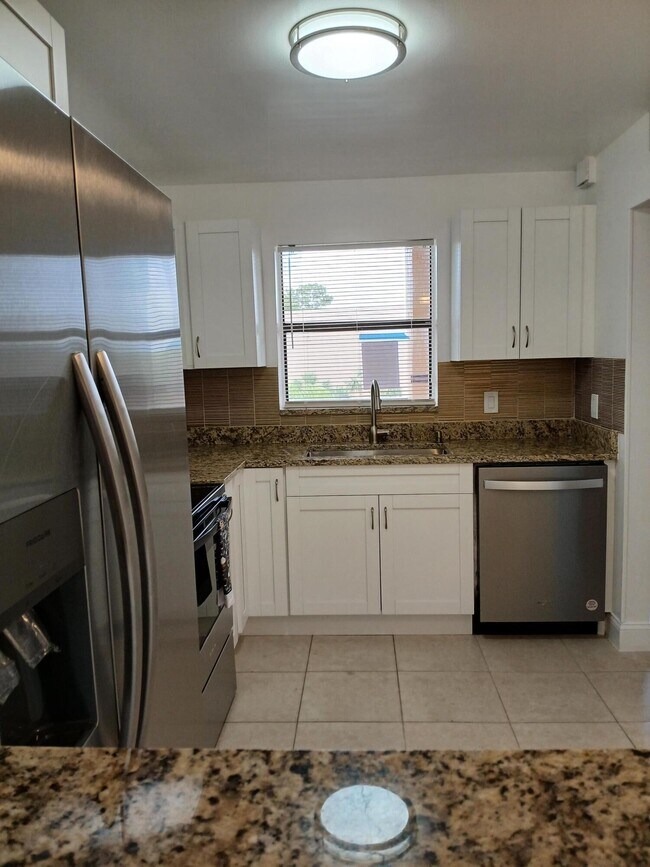 Primary Photo - 4760 Lucerne Lakes Blvd E