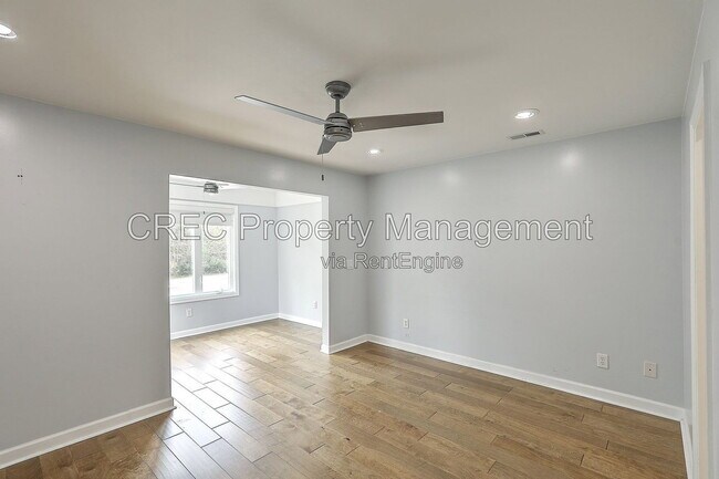 Building Photo - 2882 Mackenzie Ct