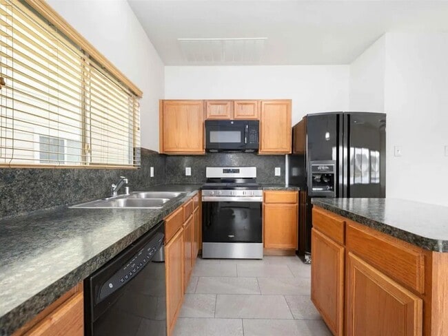 Building Photo - 20827 Settlers Lake Cir N