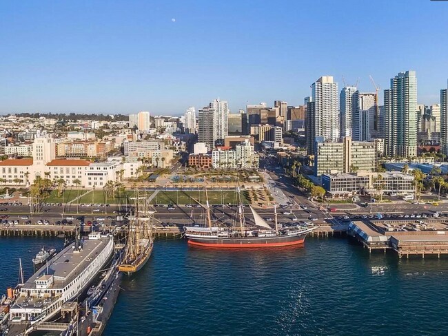 Building Photo - 425 W Beech