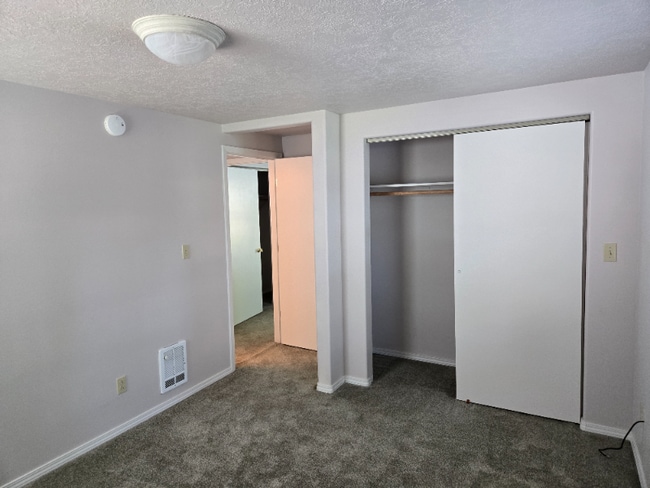 Building Photo - 138722 Rhododendron St