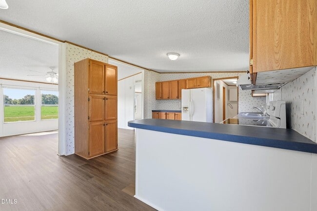 Building Photo - 1385 Live Oak Rd