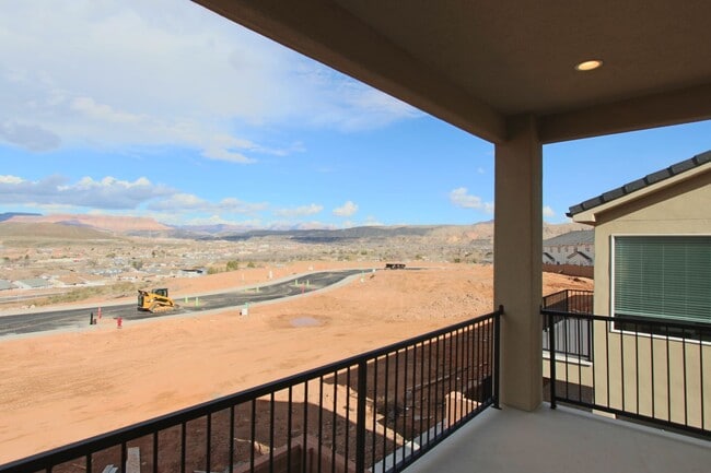 Building Photo - LIKE NEW: 2170+ SQFT and majestic VIEWS  3 Br 2.5 Ba 2 Car garage