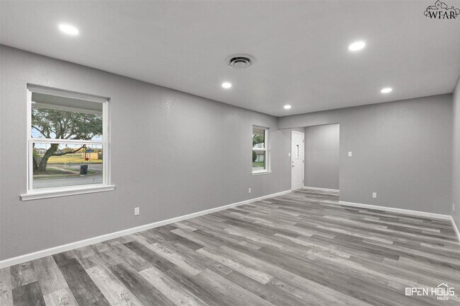 Building Photo - 4303 Prince Edward Dr