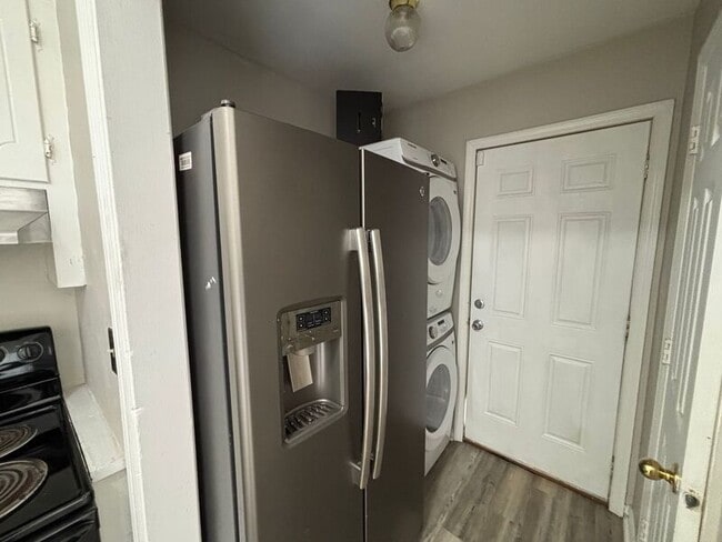 Building Photo - 5039 Popperdam Creek Dr