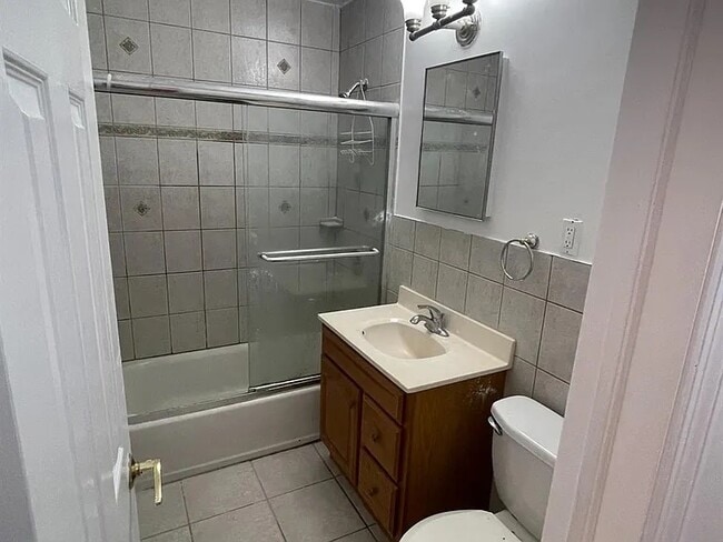 Building Photo - 219 College Dr