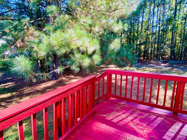 Building Photo - Beautiful and Spacious 3bdrm/2.5bth Home C...
