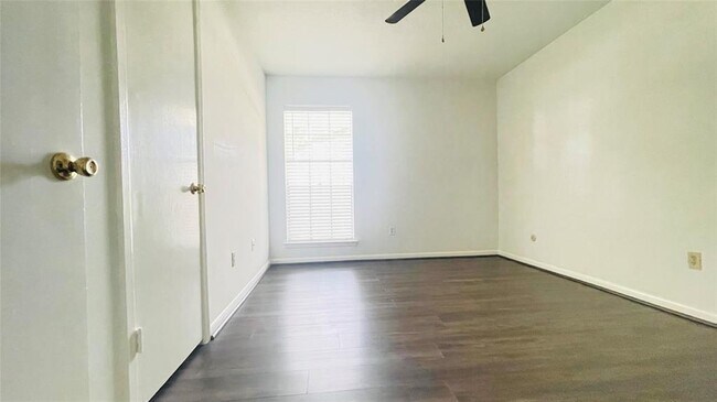 Building Photo - 15819 Fathom Ln