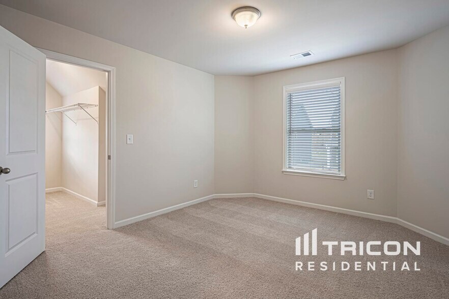 Building Photo - 228 Margrave Dr