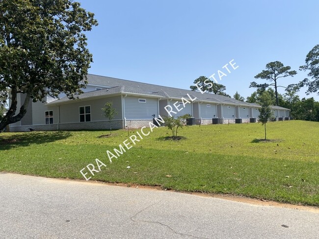 Building Photo - Townhomes 2 miles from Hurlburt Field AFB