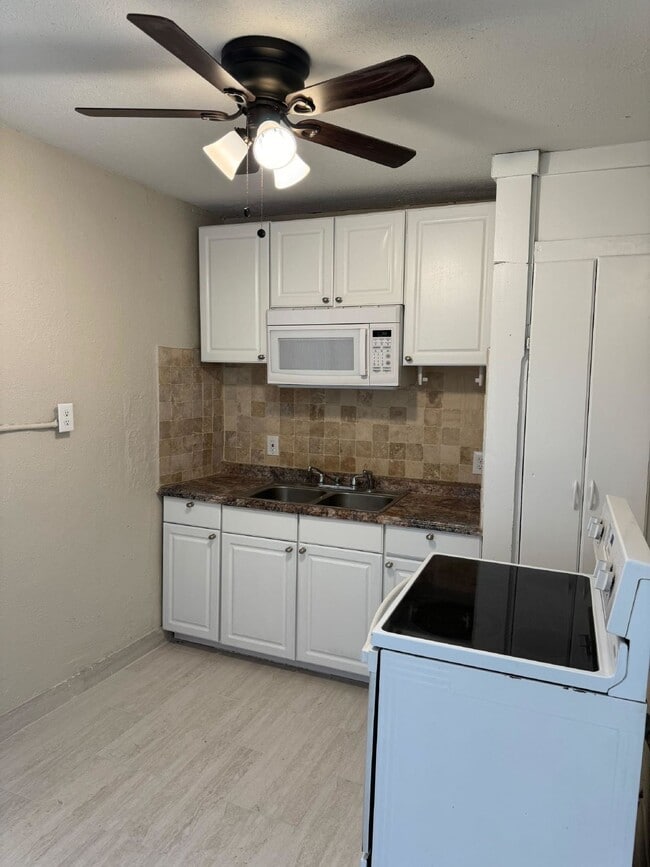 Building Photo - Adorable and Affordable Home Available!