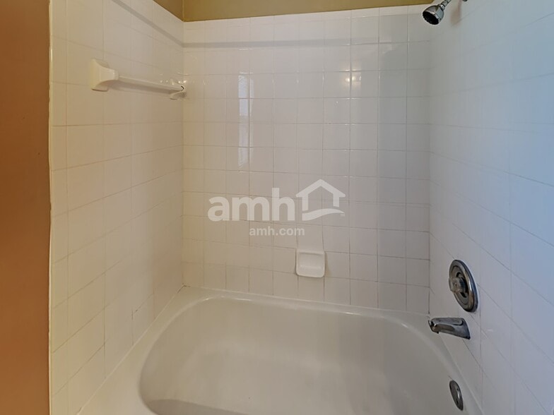 Building Photo - 1531 Kish Blvd