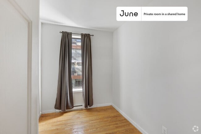 Building Photo - 136 W 109th St