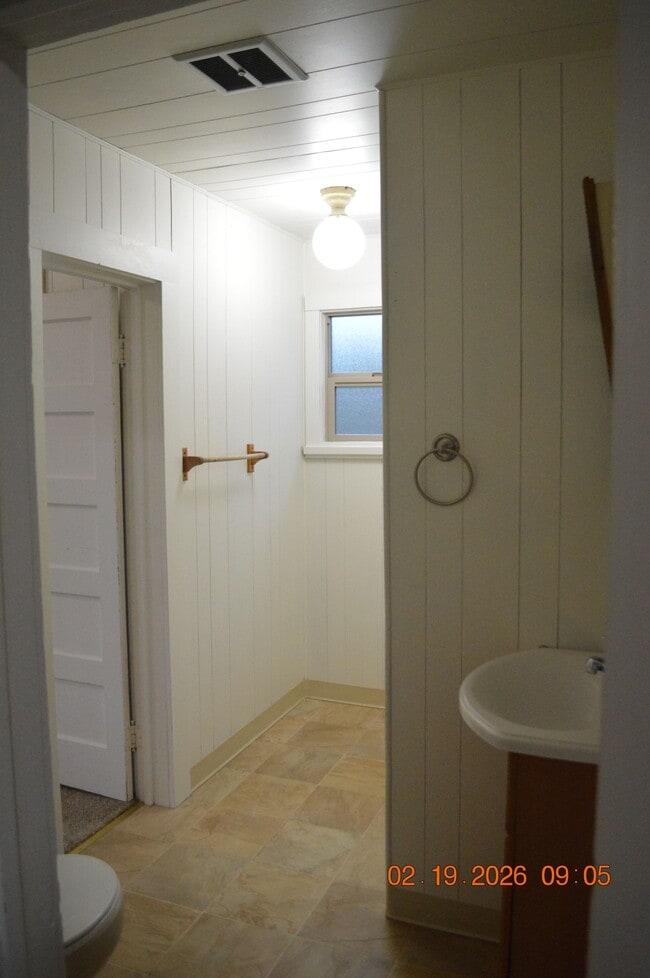 Building Photo - 330 SW Bryant St