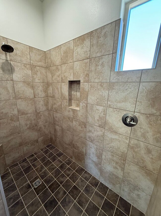Building Photo - Livingston Ranch - BRAND NEW & IMMACULATE