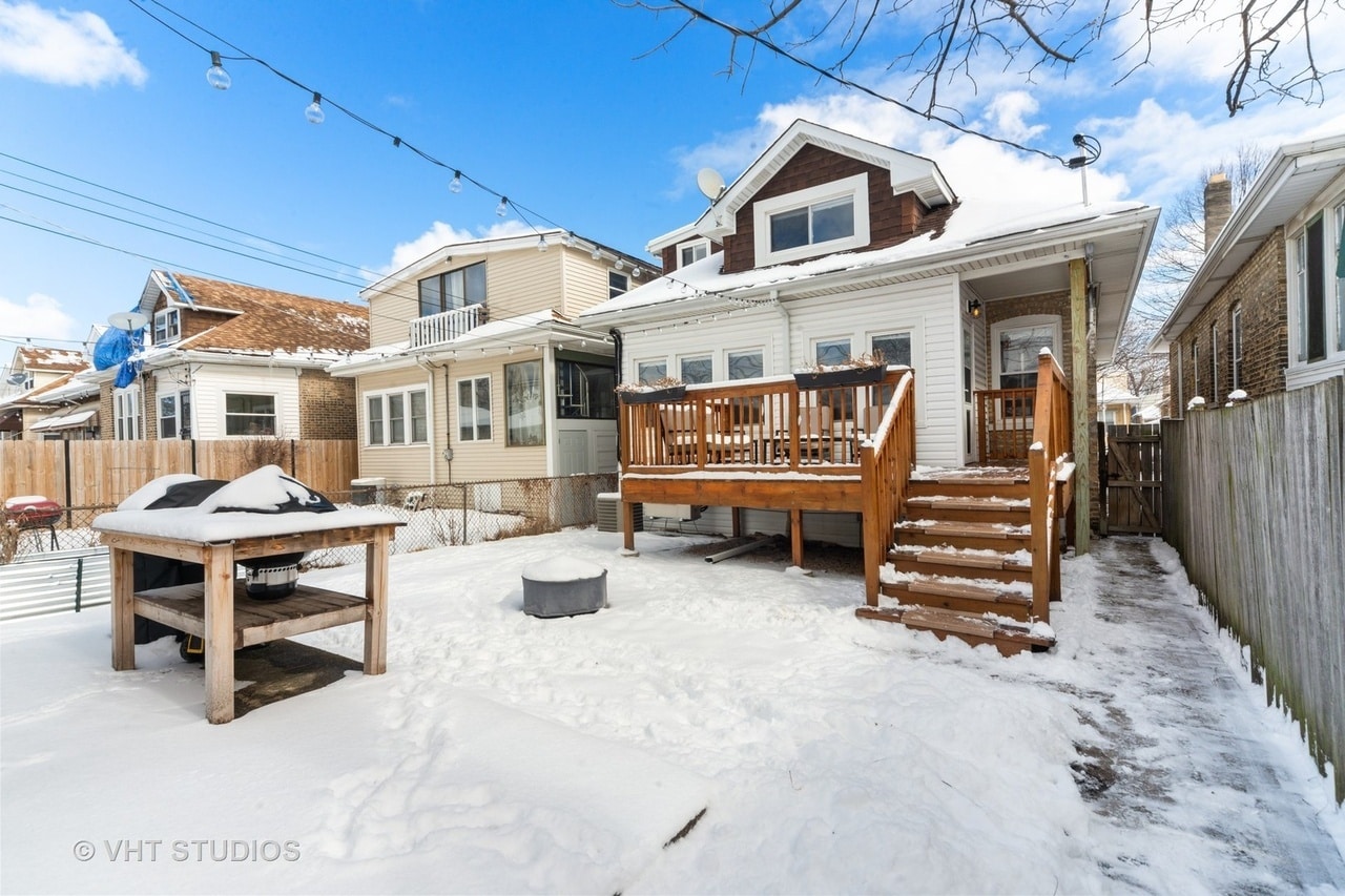 Building Photo - 3018 N Kostner Ave