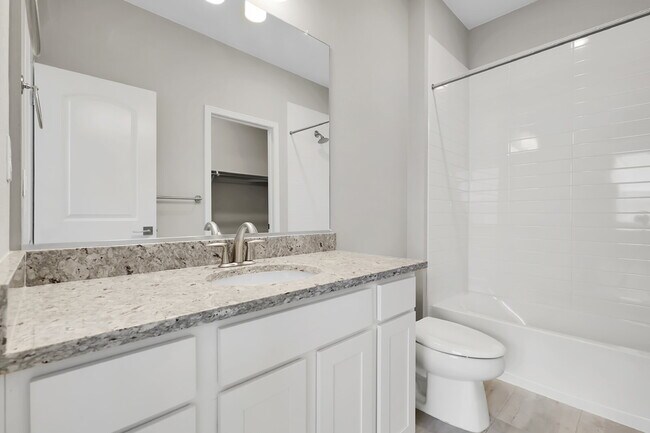Building Photo - $2,775 - 3 Bed, 3 Bath Condo in Aurora wit...