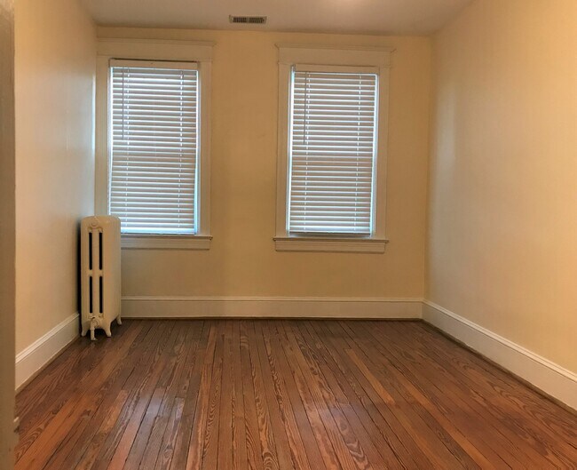 Building Photo - 1816 A St SE