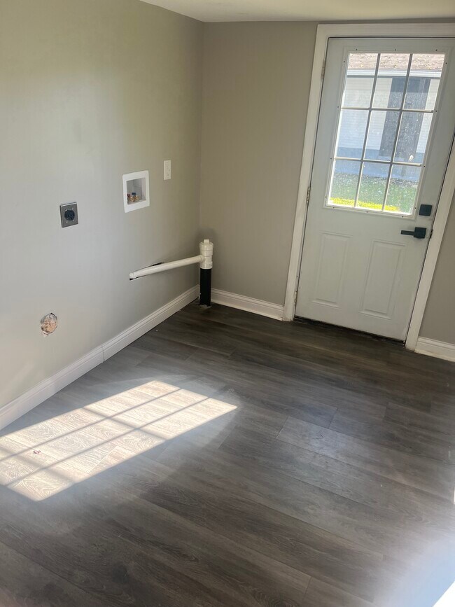 Building Photo - 859 Jones Ave