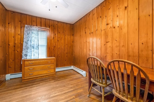 Building Photo - 3 Bed 1.5 Bath- Aliquippa PA