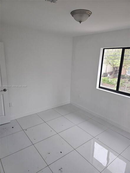 Building Photo - 2773 NW 43rd Ter