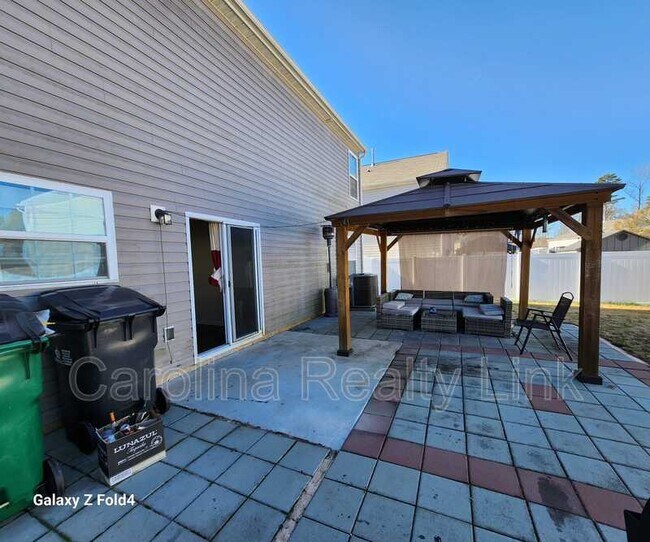 Building Photo - 714 Xander Dr