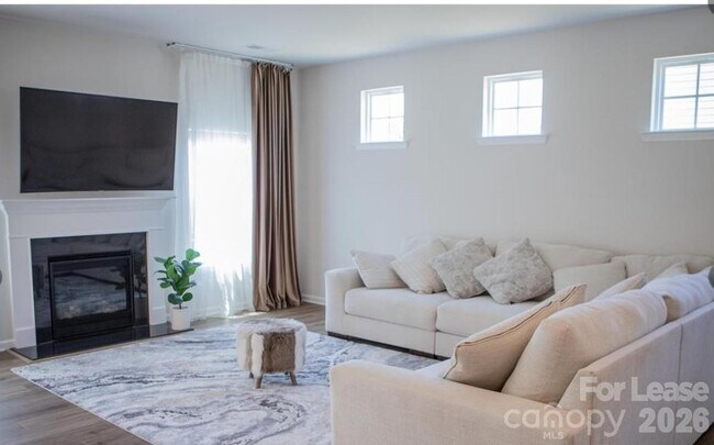Building Photo - 13020 Lannister Dr