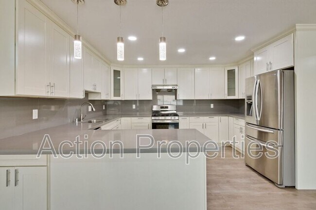 Building Photo - 560 Firloch Ave