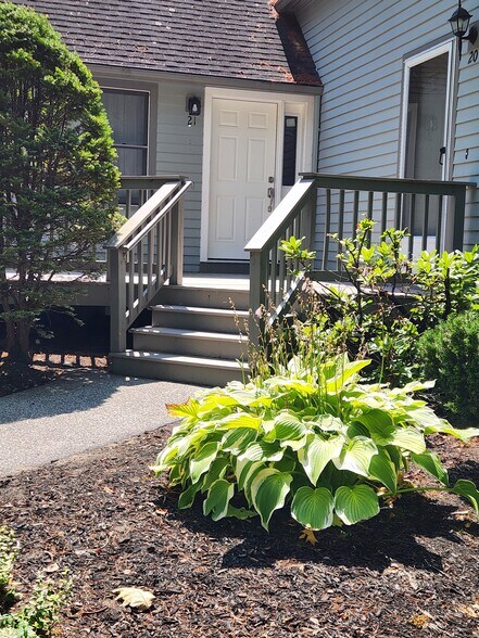 Building Photo - 21 Glengarry Dr