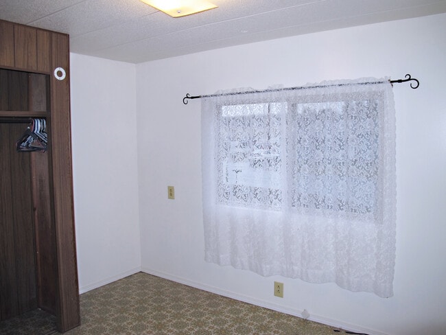 Building Photo - ***PENDING APPLICATION***Affordable 3BD/1B...