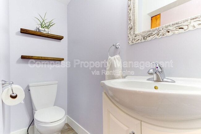 Building Photo - 328 Visser Pl SE