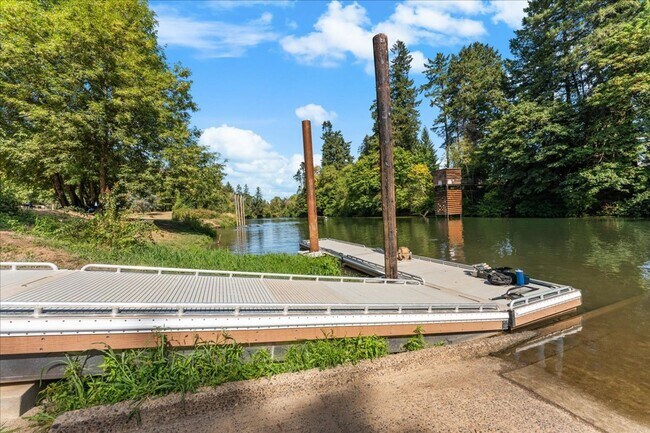 Building Photo - Invited, renovated 4-bdrm, 2-bath Tualatin home—Fenced yard, corner lot, great location