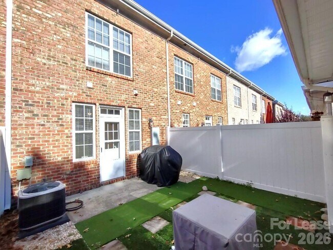 Building Photo - 8606 Beaver Creek Dr