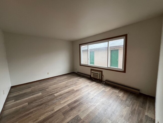 Building Photo - 909 Genrich St